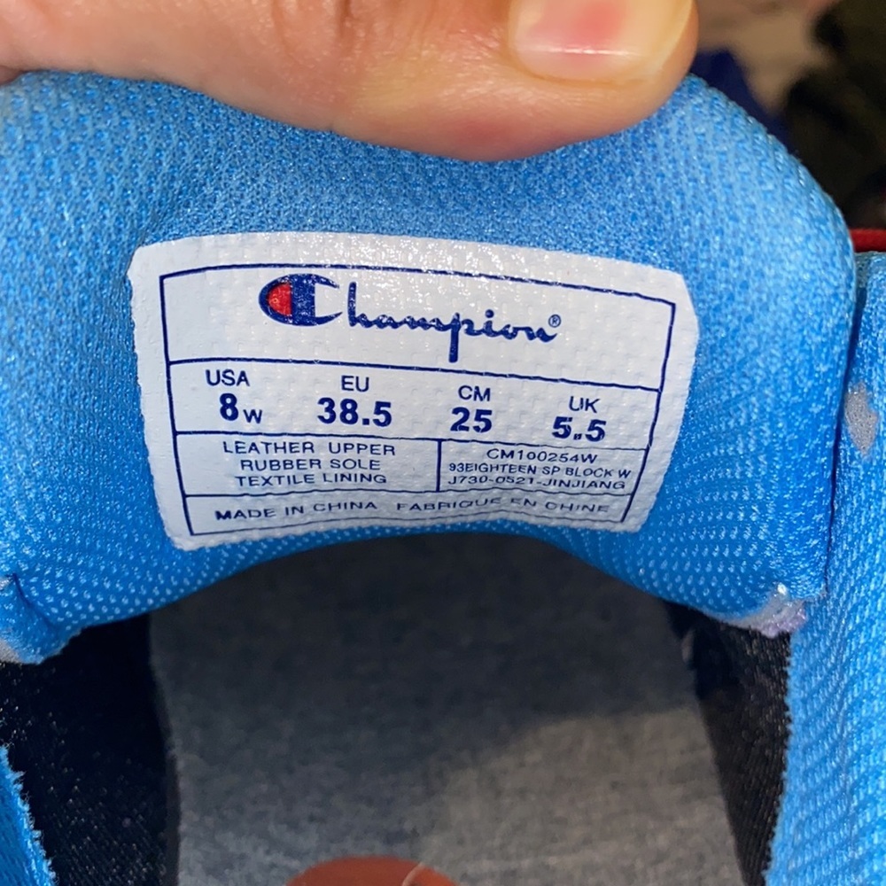 Champion kicks WIDE - Picture 5 of 7